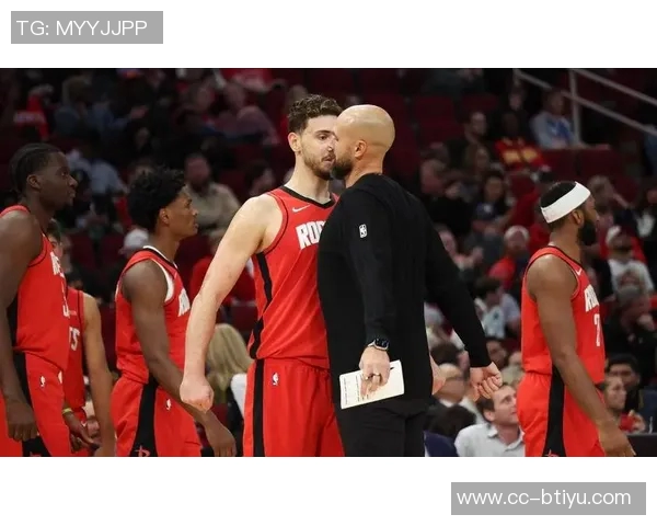 乌度卡称赞球队第四节防守表现仅让对手拿下17分展现实力